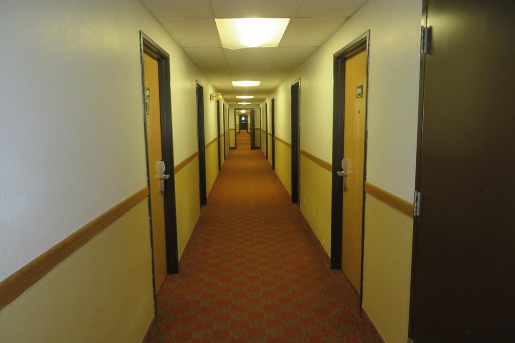 Super 8 By Wyndham Grinnell Ia Kültér fotó