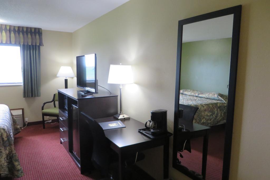 Super 8 By Wyndham Grinnell Ia Kültér fotó