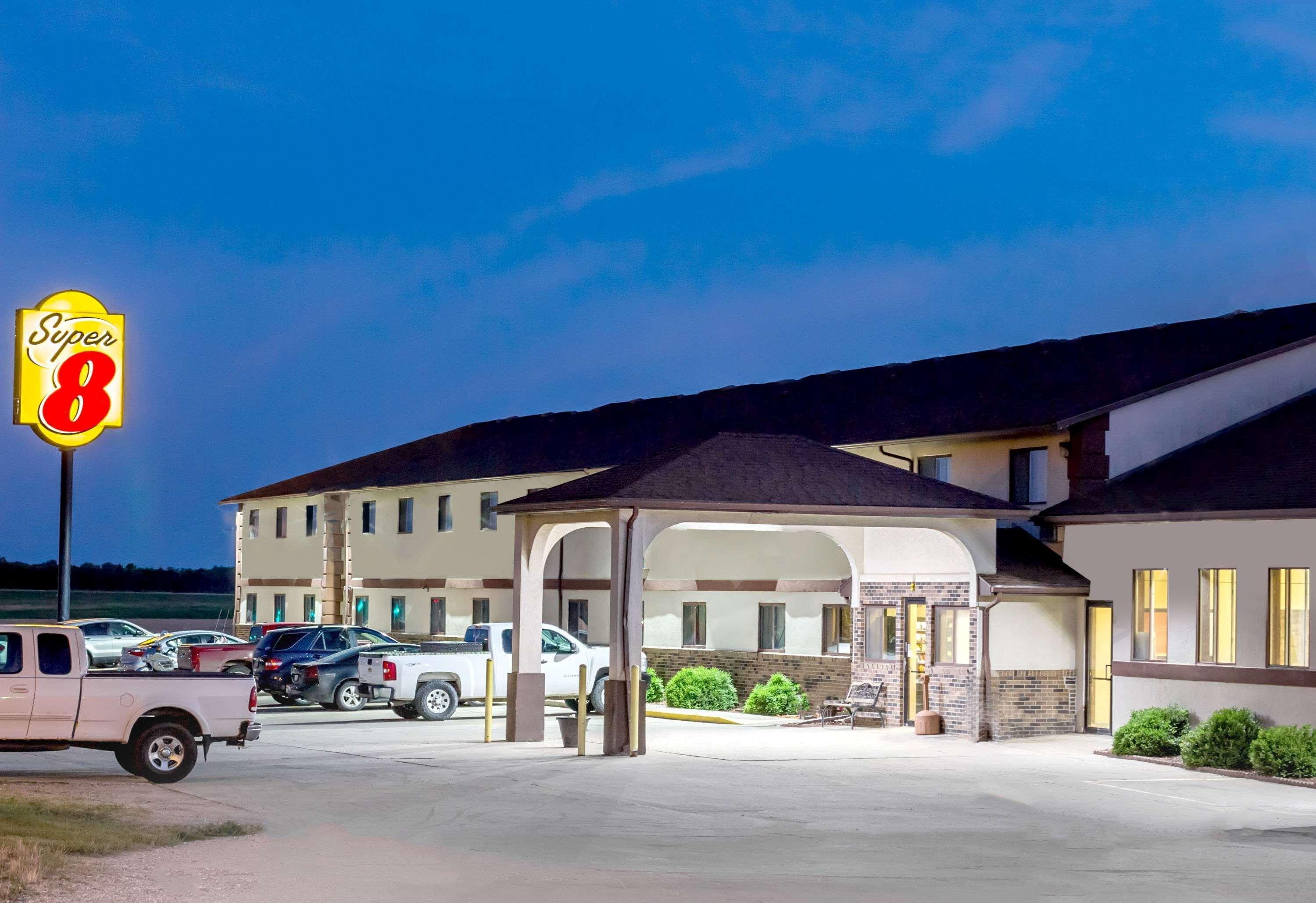 Super 8 By Wyndham Grinnell Ia Kültér fotó