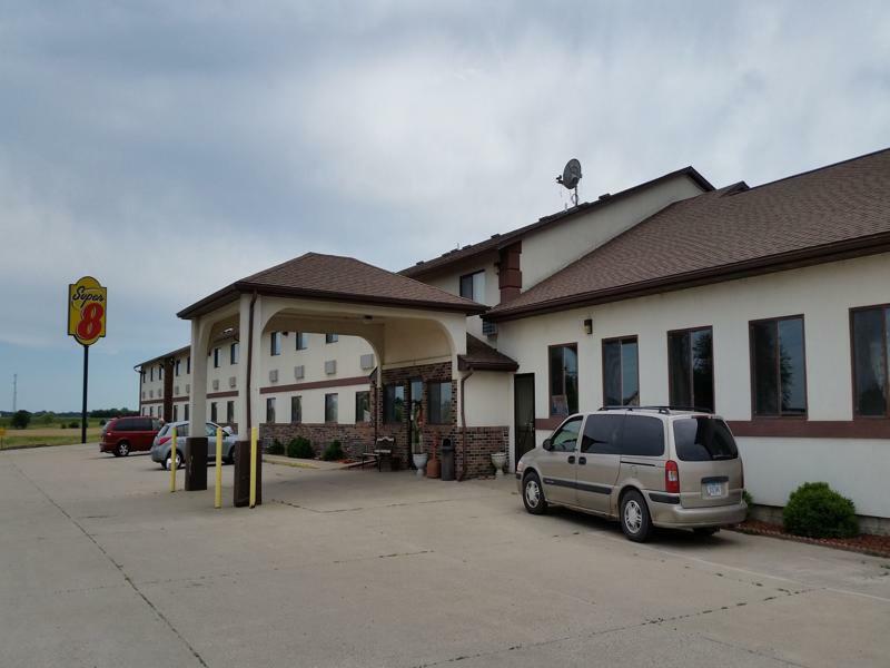 Super 8 By Wyndham Grinnell Ia Kültér fotó